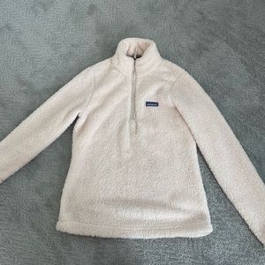 Off white Patagonia quarter zip. Fuzzy and cozy on the outside and inside.Medium
